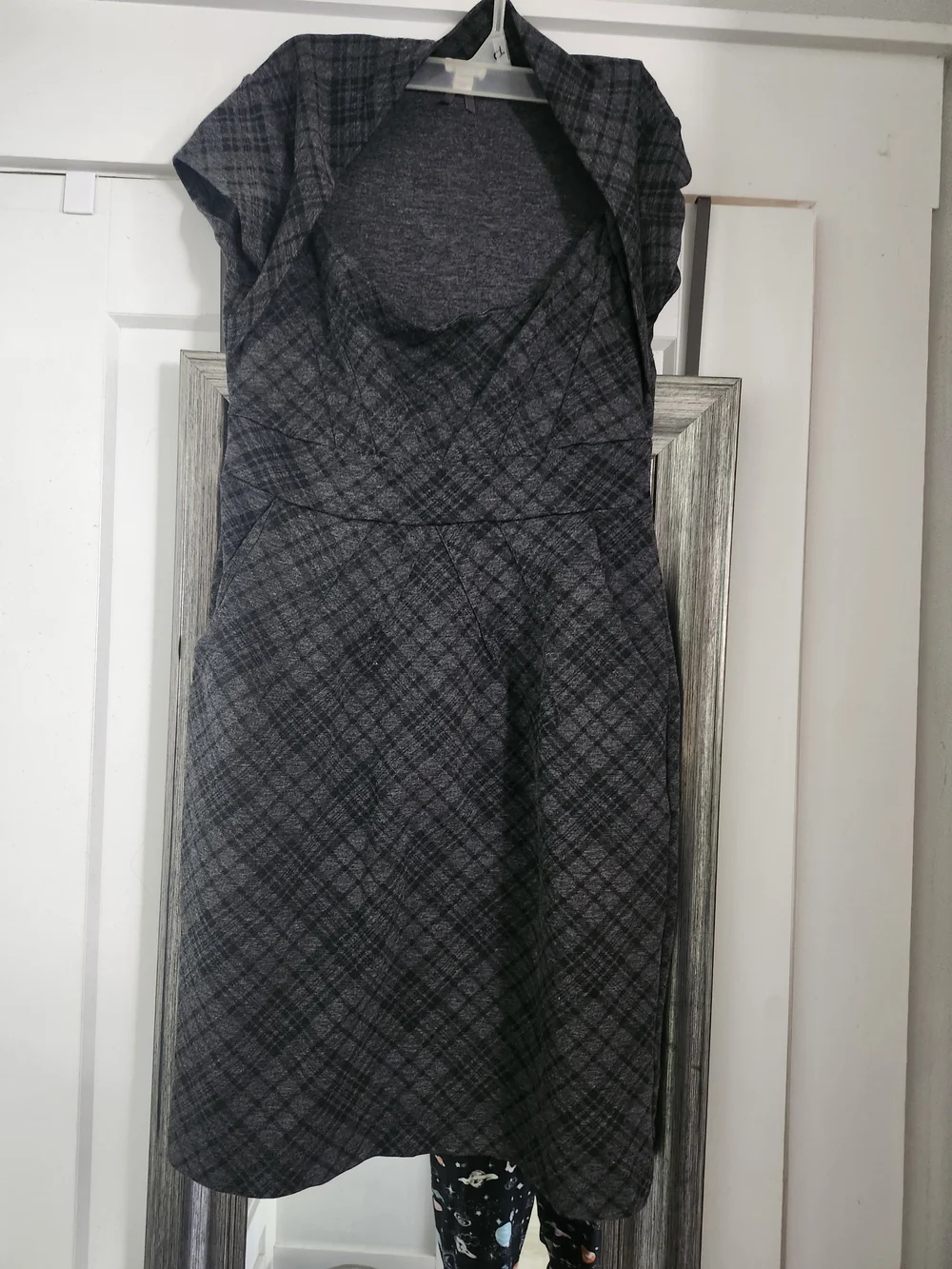 Dynamite Fitted Gray Plaid Midi Sheath Dress With Stretch - Picture 2 of 7